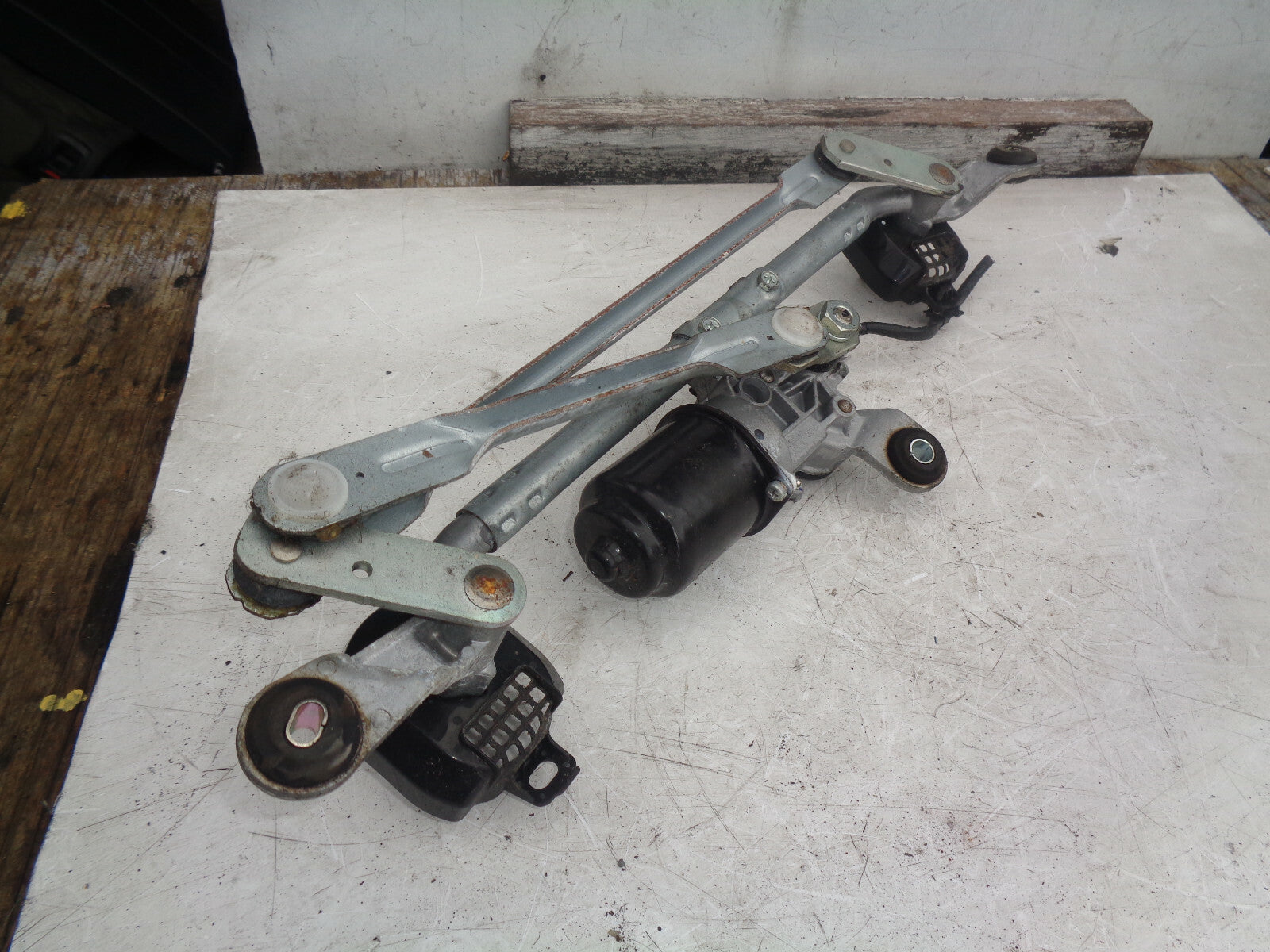 MITSUBISHI MIRAGE 2 2015 MK6 FRONT WINDSCREEN WIPER MOTOR LINAKGE