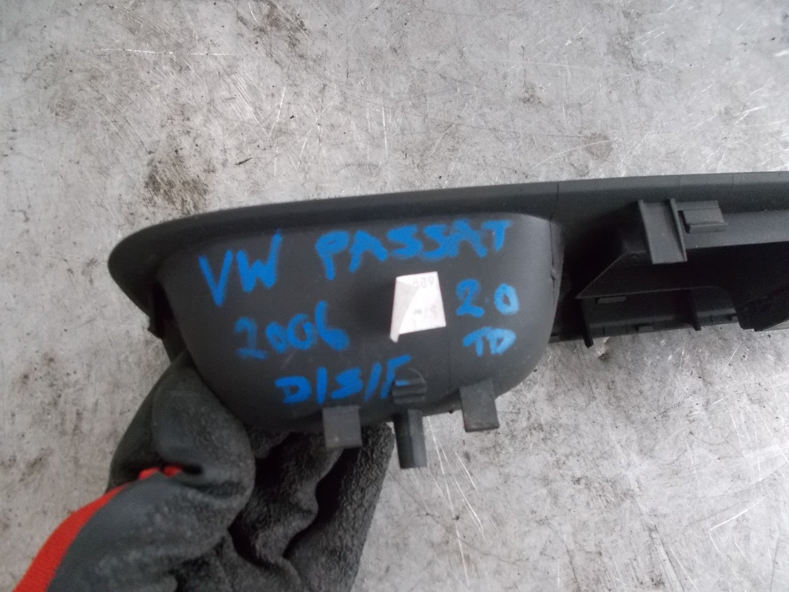 VOLKSWAGEN PASSAT B6 2.0L TDI OS/ DRIVER SIDE WINDOW SWITCH DOOR TRIM 3C2867172A