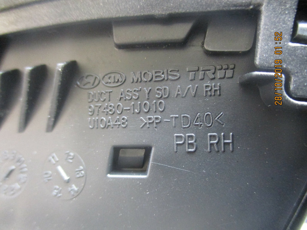 HYUNDAI i20 PB MK1 OS DRIVER SIDE DASHBOARD RIGHT SIDE FRONT AIR VENT 974801J010