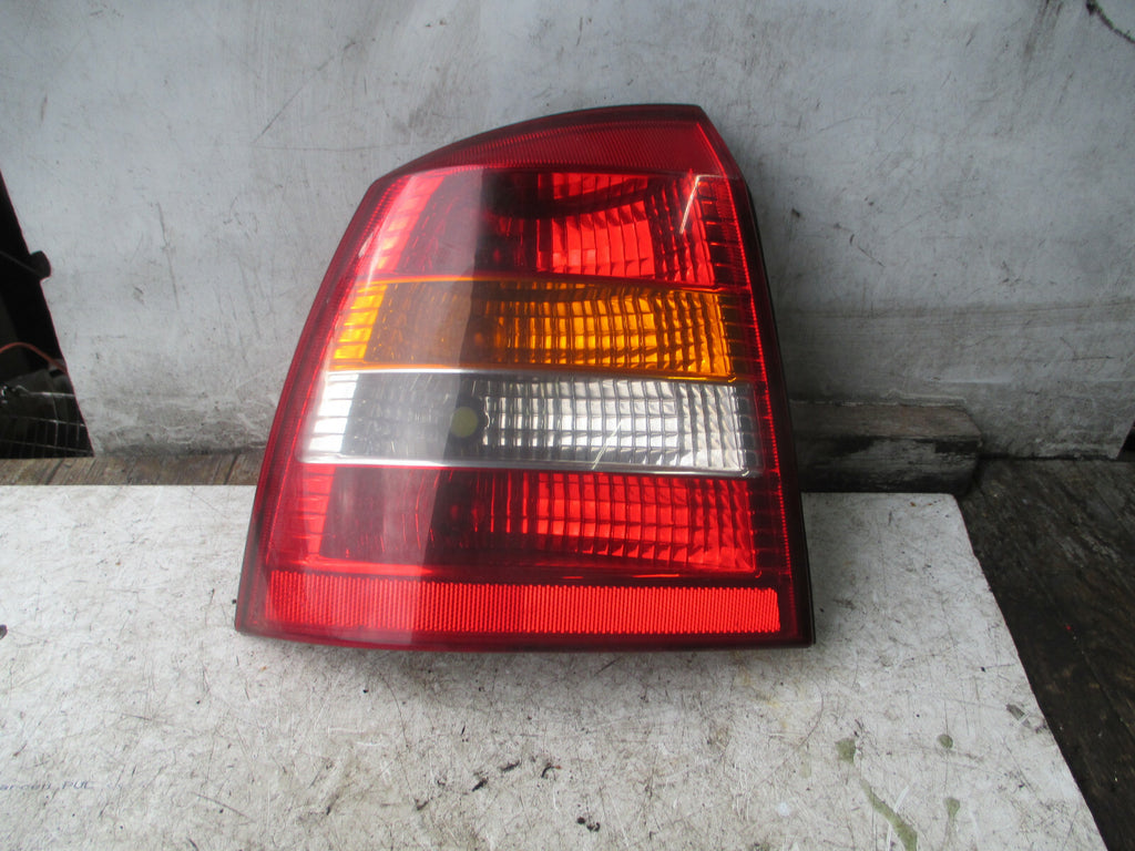 VAUXHALL ASTRA MK4 2004 NSR PASSENGER SIDE REAR TAIL LIGHT