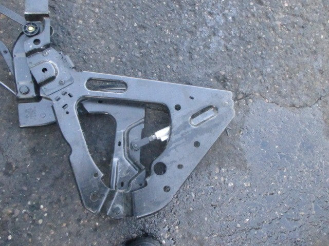 2005 RENAULT MEGANE OSR DRIVER SIDE REAR RIGHT CONVERTIBLE ROOF HINGE 8200468712