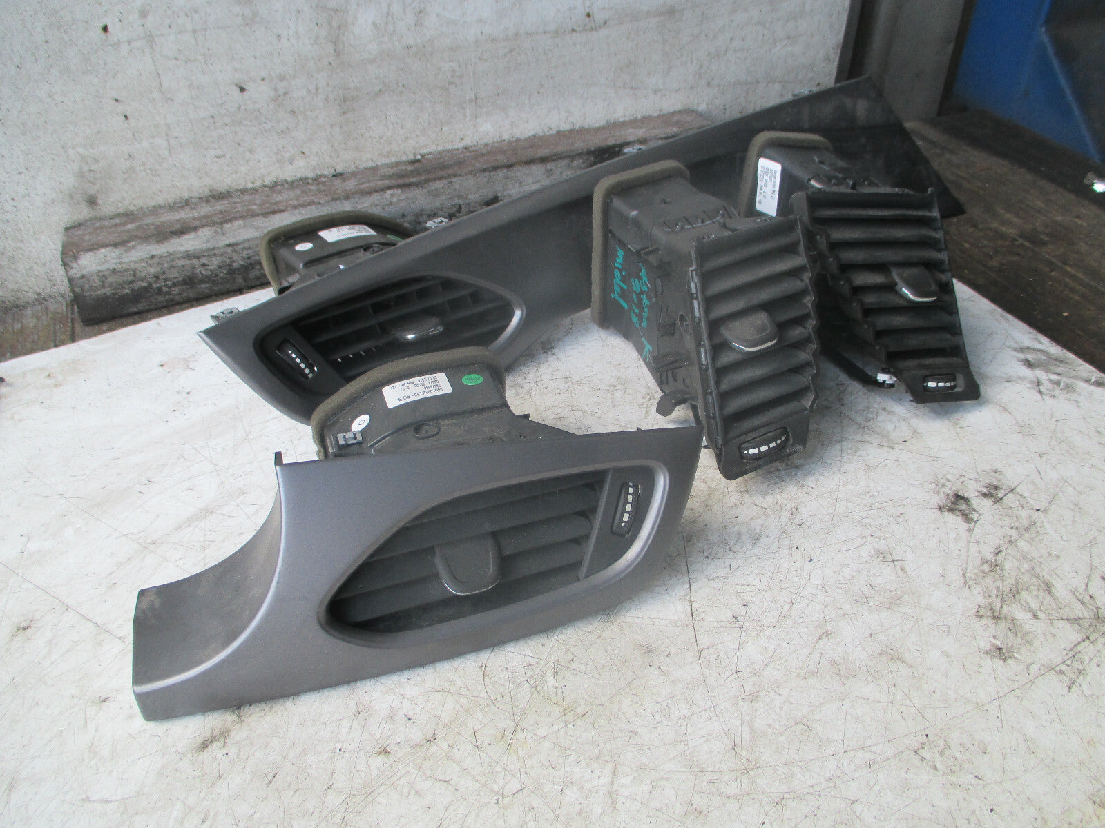 VAUXHALL ASTRA K MK7 2018 FRONT DASHBOARD AIR VENT SET 42183275