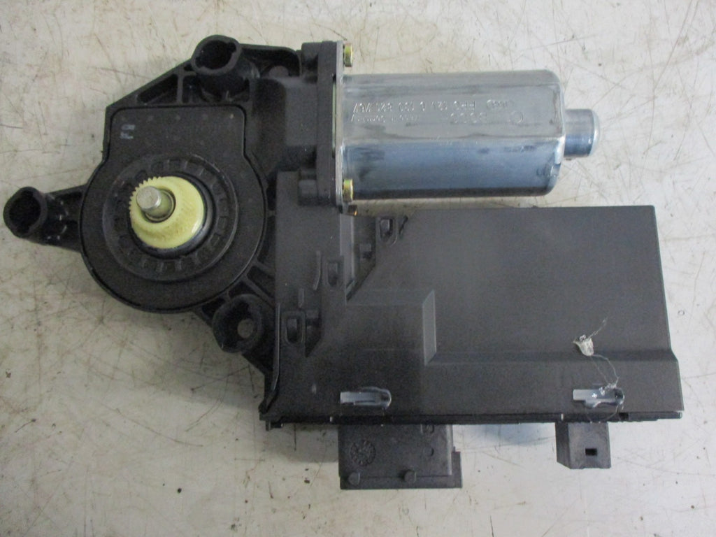 PEUGEOT 307 NSF PASSENGER SIDE FRONT ELECTRIC WINDOW MOTOR 9637130780