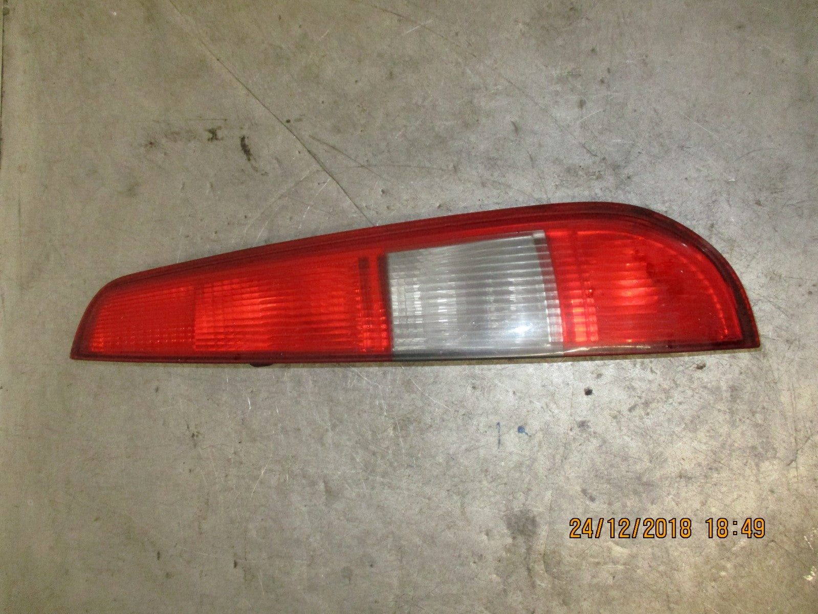 FORD FOCUS MK2 OSR DRIVER SIDE REAR LIGHT TAIL LIGHT