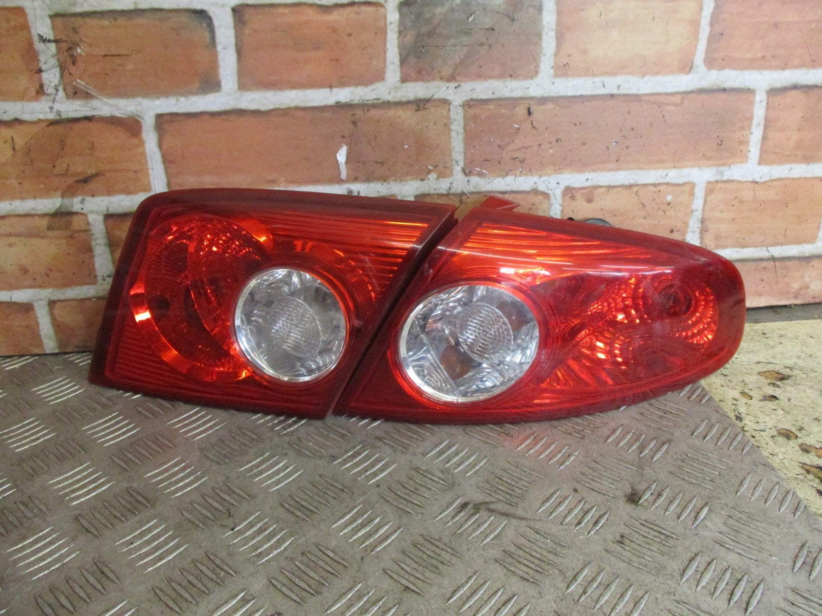 DAEWOO LACETTI 2005 OSR DRIVER SIDE INNER & OUTER REAR LIGHT CLUSTER BOOT LIGHT