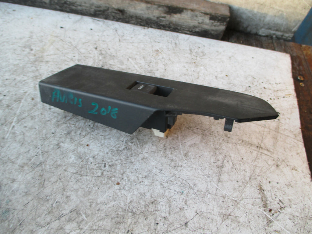TOYOTA AURIS 2018 MK2 NSF PASSENGER SIDE FRONT WINDOW SWITCH