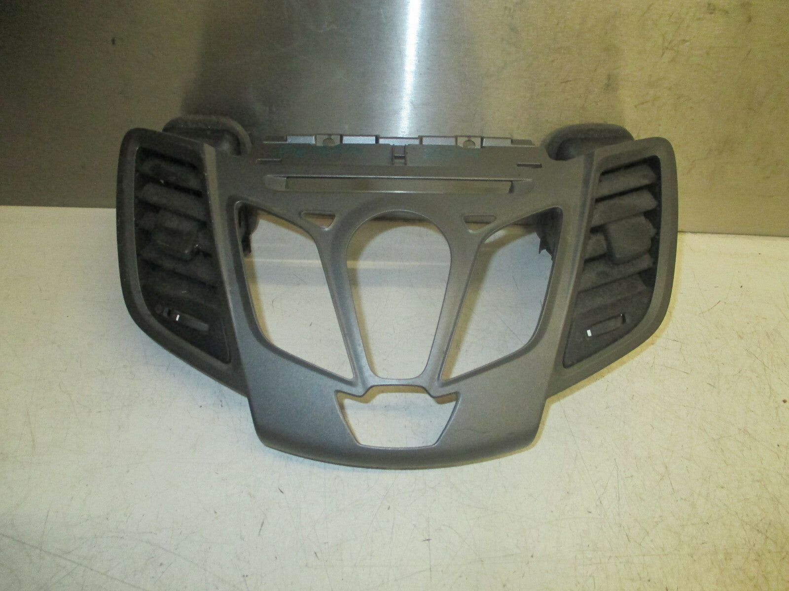 FORD FIESTA MK7 2014 STEREO SURROUND WITH AIR VENTS 8A6118A802AJW