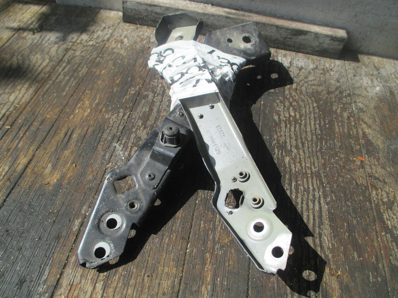 RENAULT MEHANE MK3 COUPE 2013 FRONT DRIVER + PASSENGER BRACKET MOUNT 6251206E