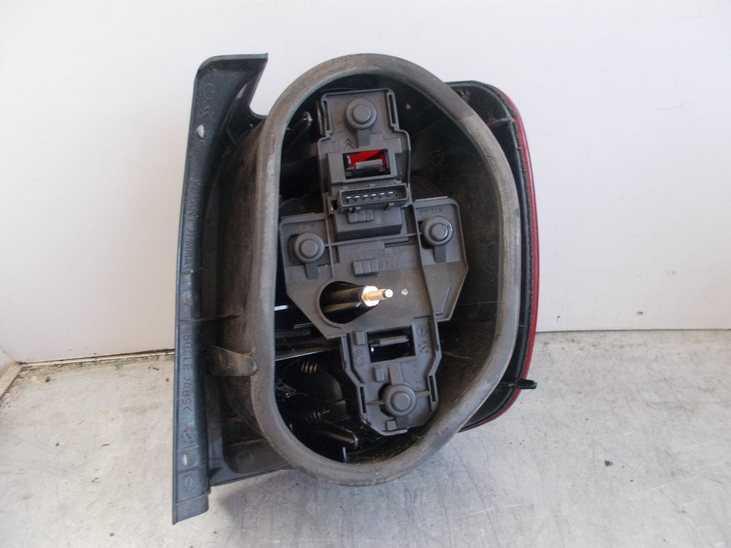 CITROEN BERLINGO 2004 NS/ PASSENGER SIDE REAR LIGHT
