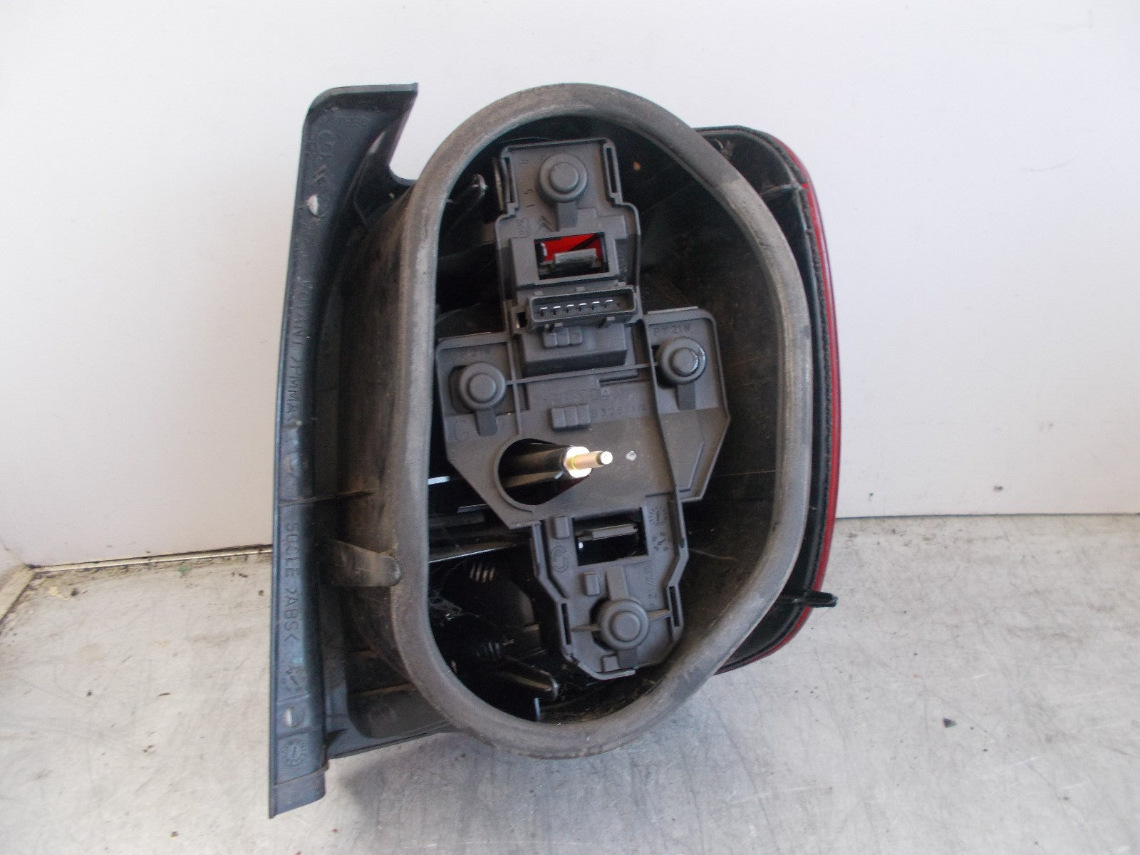 CITROEN BERLINGO 2004 NS/ PASSENGER SIDE REAR LIGHT