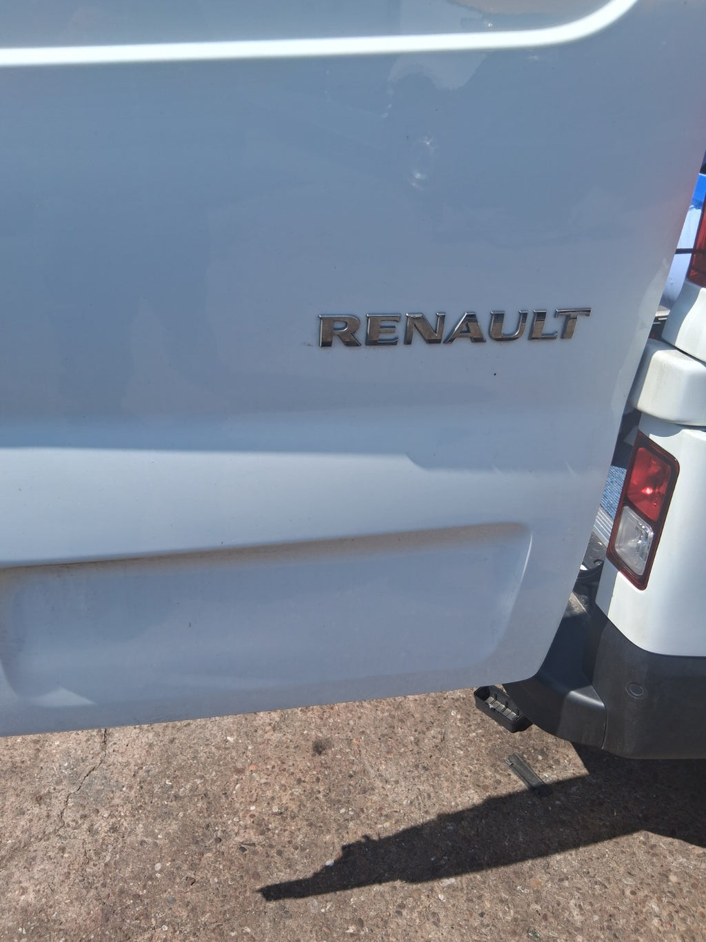 2025 RENAULT TRAFIC X82 MK3 OSR DRIVER SIDE REAR RIGHT COMPLETE DOOR WHITE