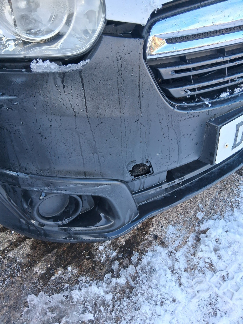 2015 VAUXHALL COMBO D COMPLETE FRONT BUMPER WITH GRILL  & CHROME GRILLE BADGE