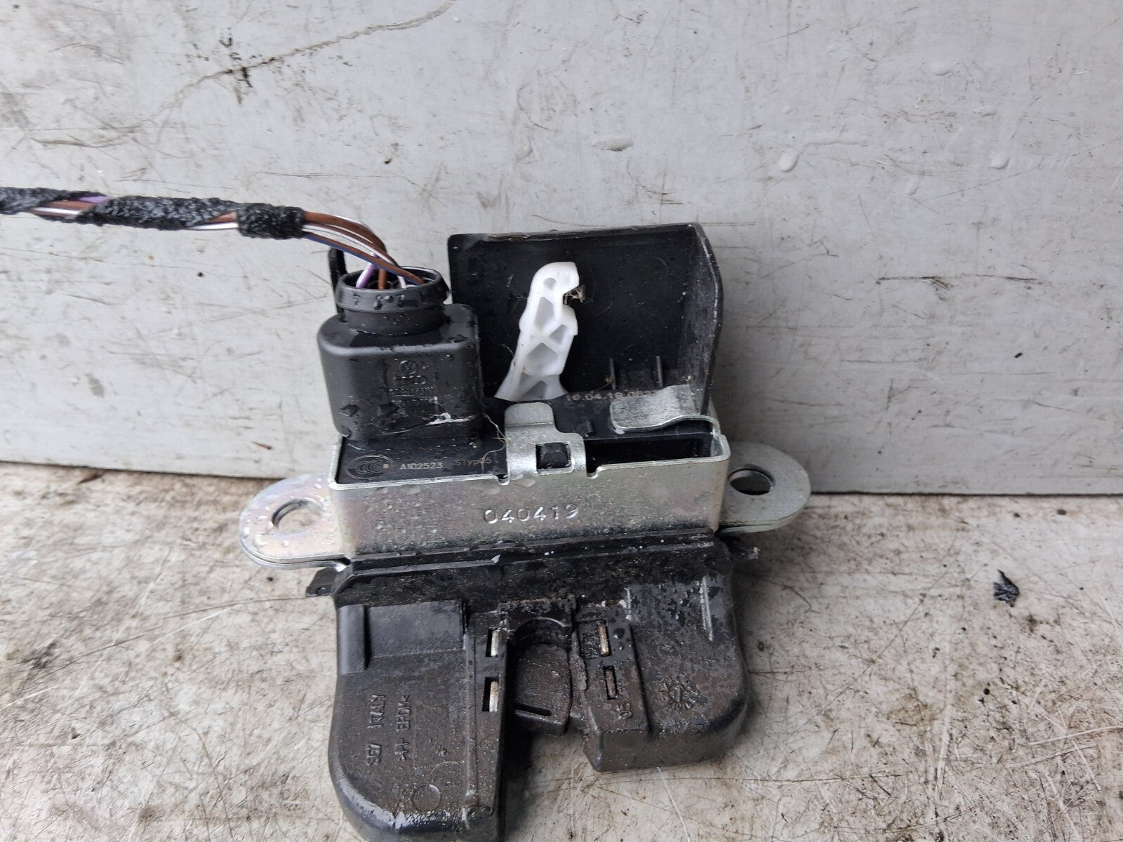 VW VOLKSWEN GOLF MK7 TAILGATE BOOT LID LOCK LATCH CATCH MECHANISM A102523
