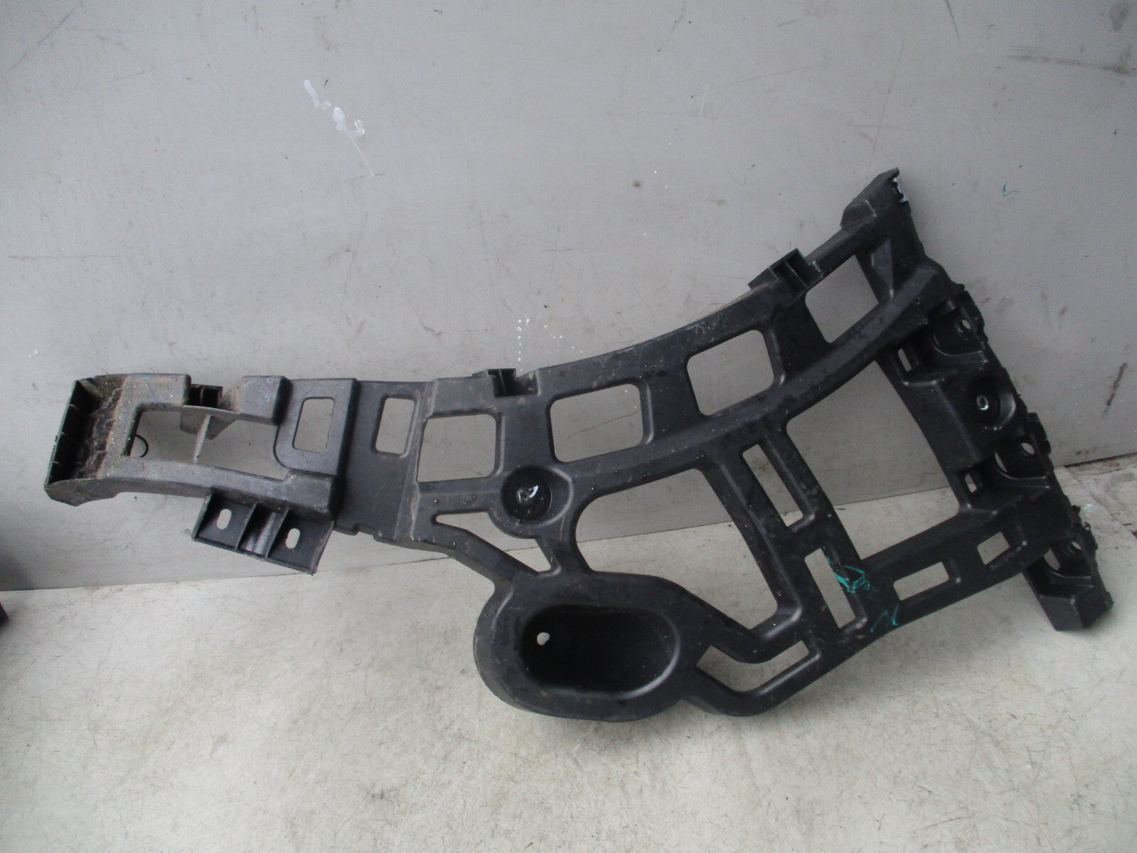 2020 CITROEN C5 AIRCROSS NS PASSENGER SIDE REAR BUMPER BRACKET HOLDER 9817643080
