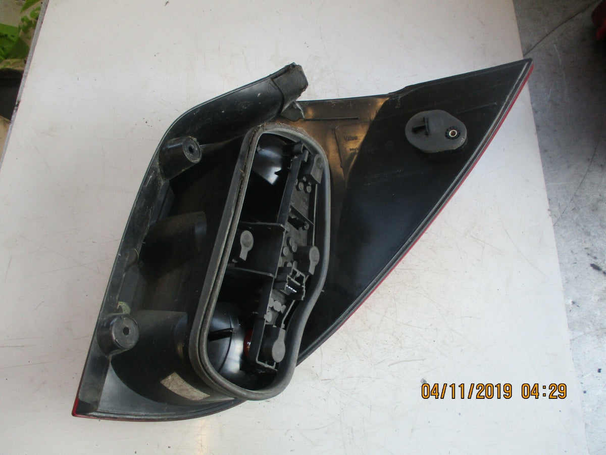 RENAULT LAGUNA MK2 ESTATE 2004 NSR PASSENGER SIDE REAR BRAKE LIGHT 8200002471