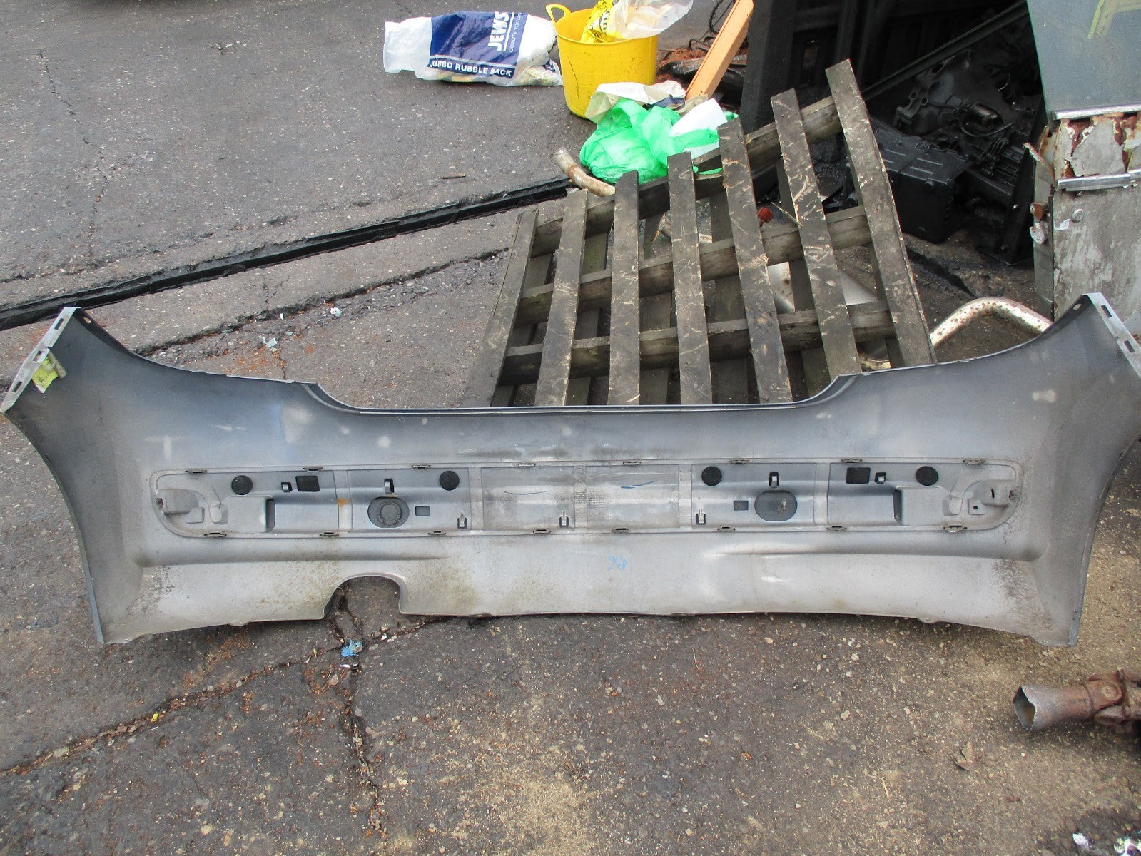 PEUGEOT 207 PRE FACELIFT REAR BUMPER COMPLETE GRIS FIR GREY EZW
