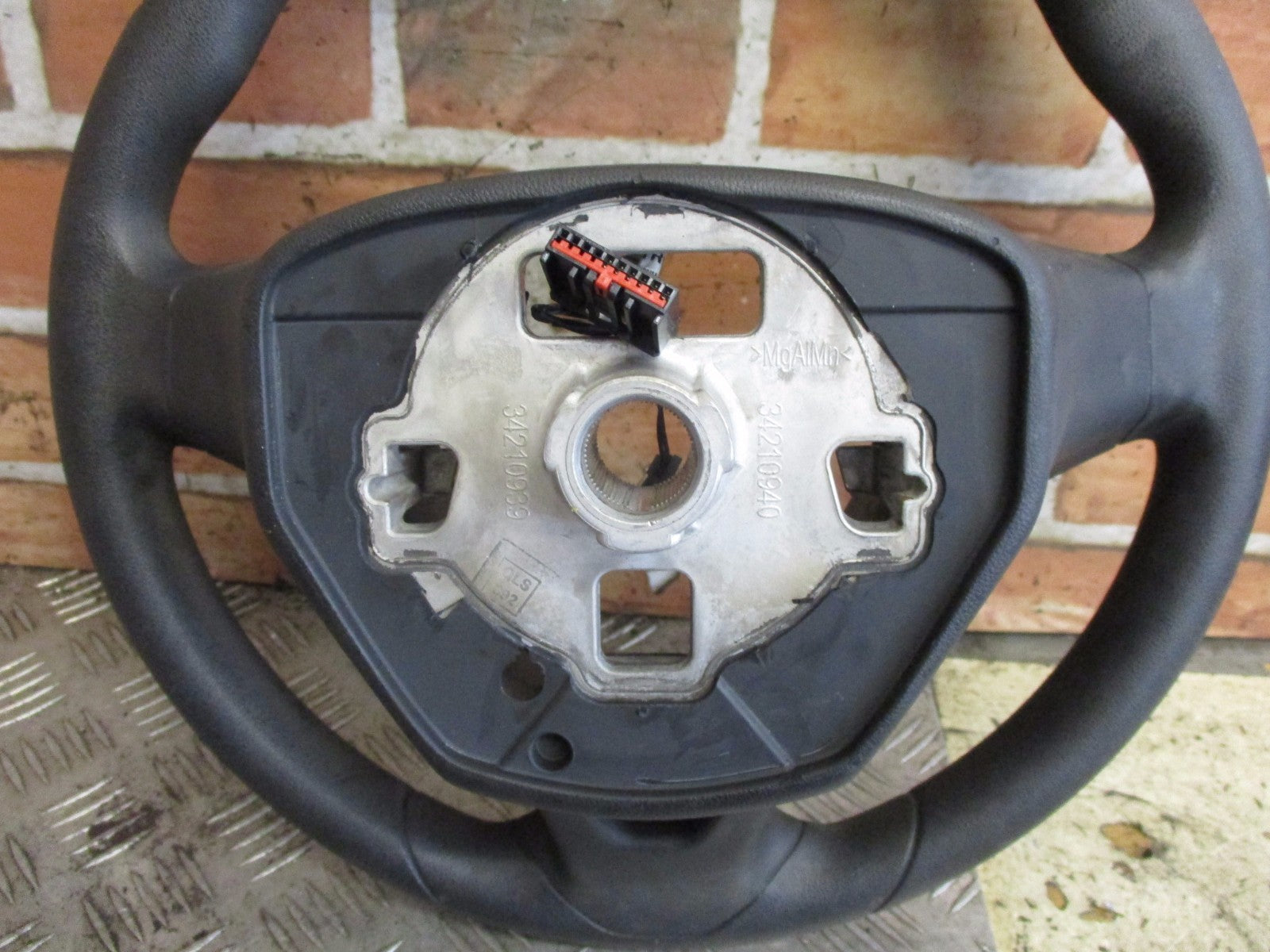 VAUXHALL VIVA 2015 MULTI UNCTION 3 SPOKE STEERING WHEEL AUDIO BUTTONS 94525829
