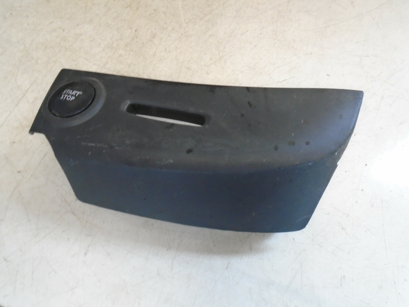 RENAULT CLIO MK4 2019 KEY CARD INSERT SURROUND TRIM 285J07990R