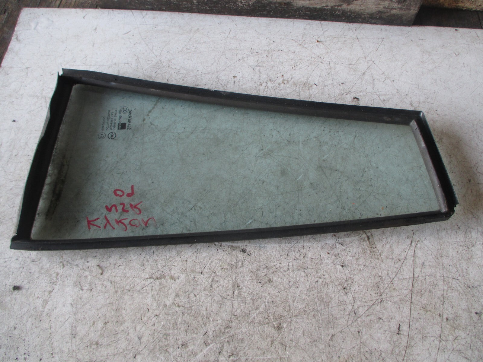 SSANGYONG KYRON 2009 5 DOOR NSR PASSENGER SIDE REAR QUARTER GLASS