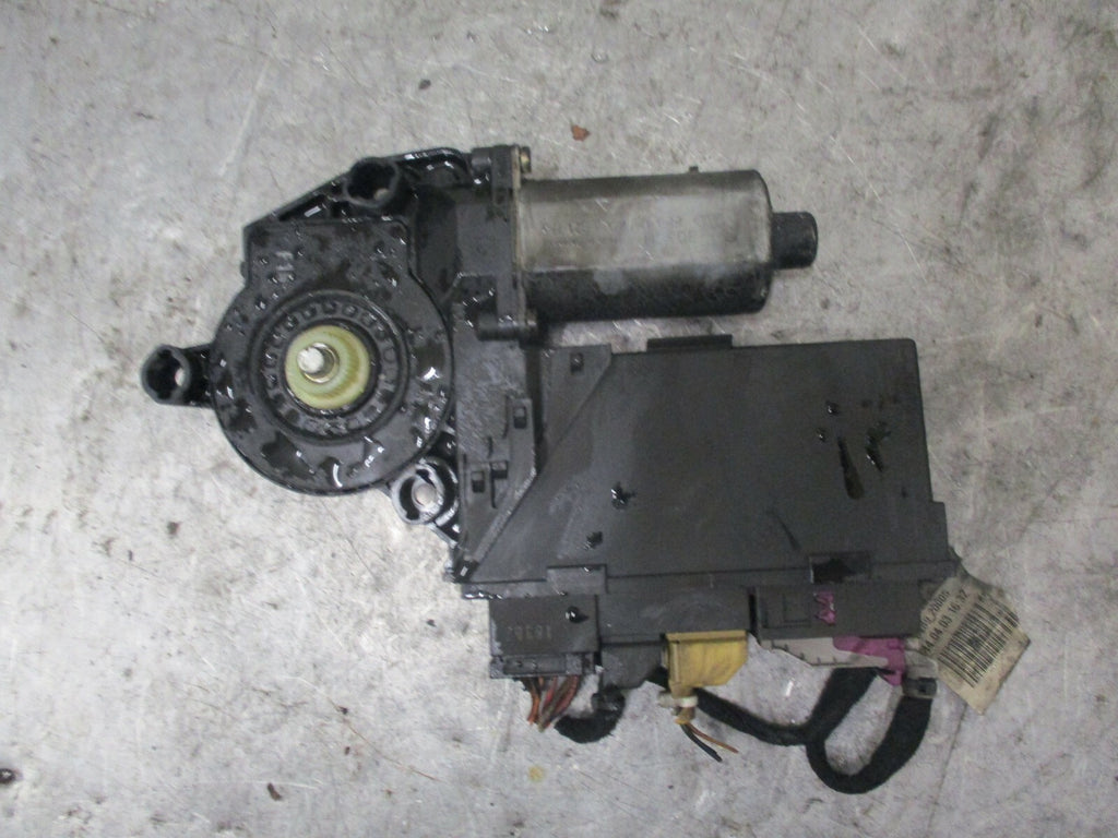 AUDI A4 B6 NSF PASSENGER SIDE FRONT WINDOW MOTOR WITH MODULE 8E2959801B