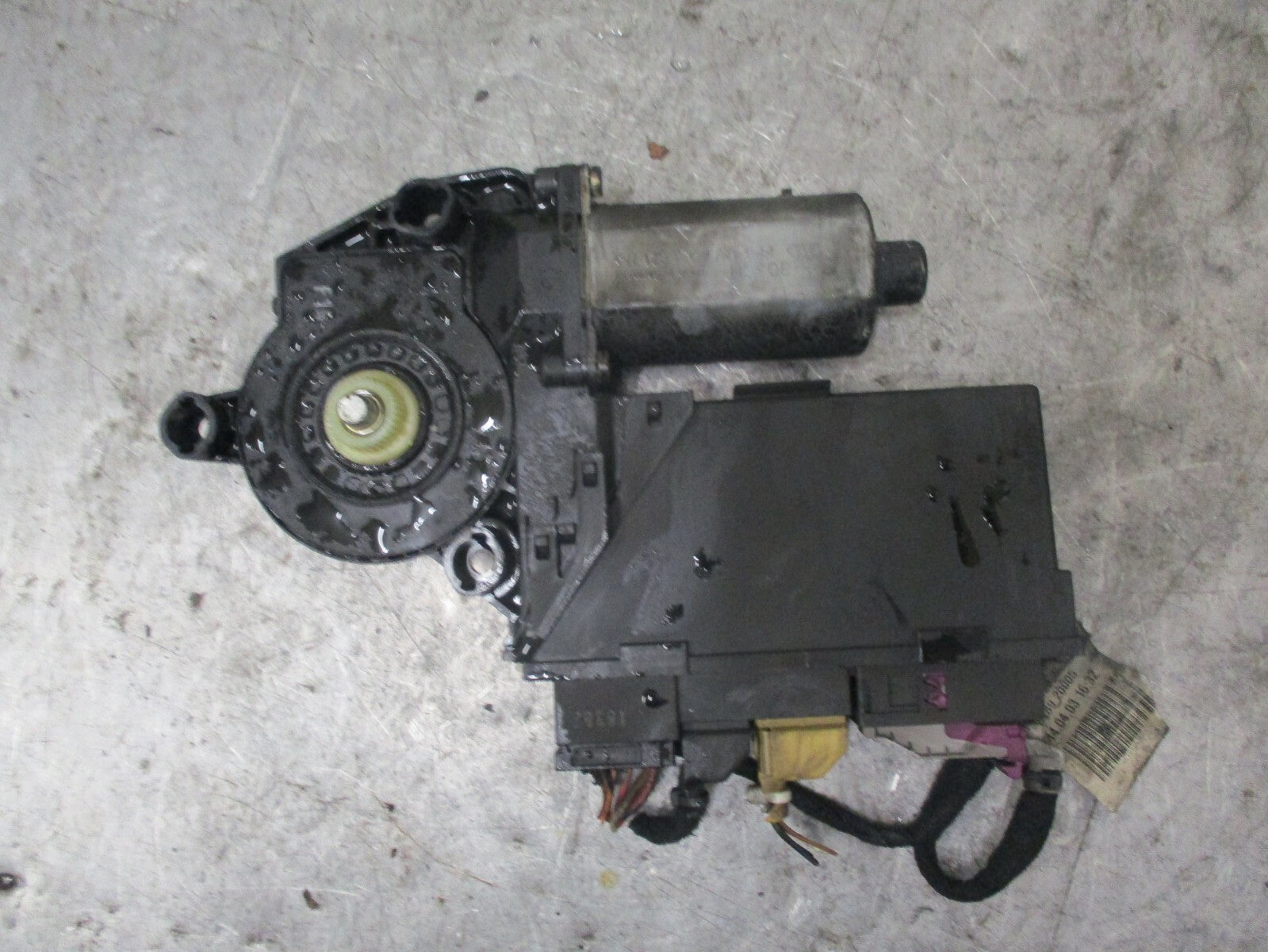 AUDI A4 B6 NSF PASSENGER SIDE FRONT WINDOW MOTOR WITH MODULE 8E2959801B