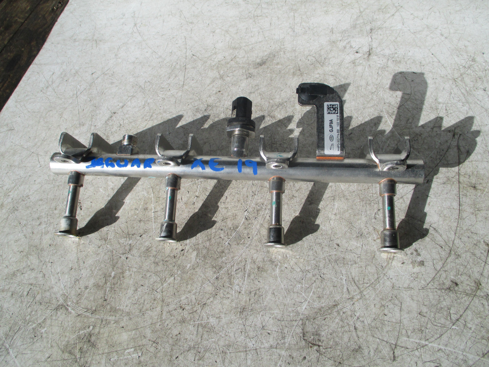 JAGUAR XE 2019 2.0 PETROL COMMON FUEL RAIL H4P39G774BB