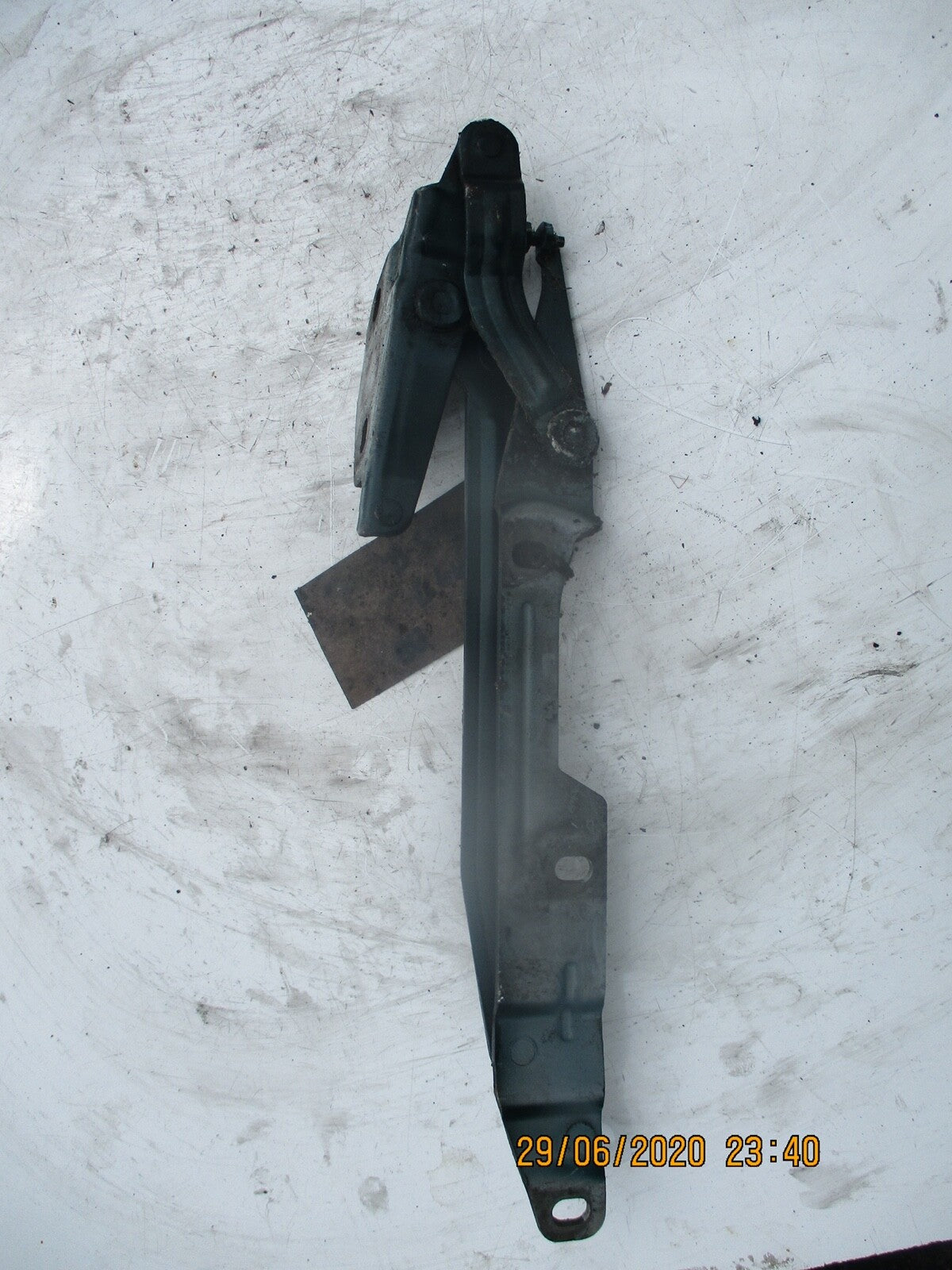 AUDI A6 C4 4A (MK1) 1997 REAR HOOD BONNET HINGE 4A5 827 499A