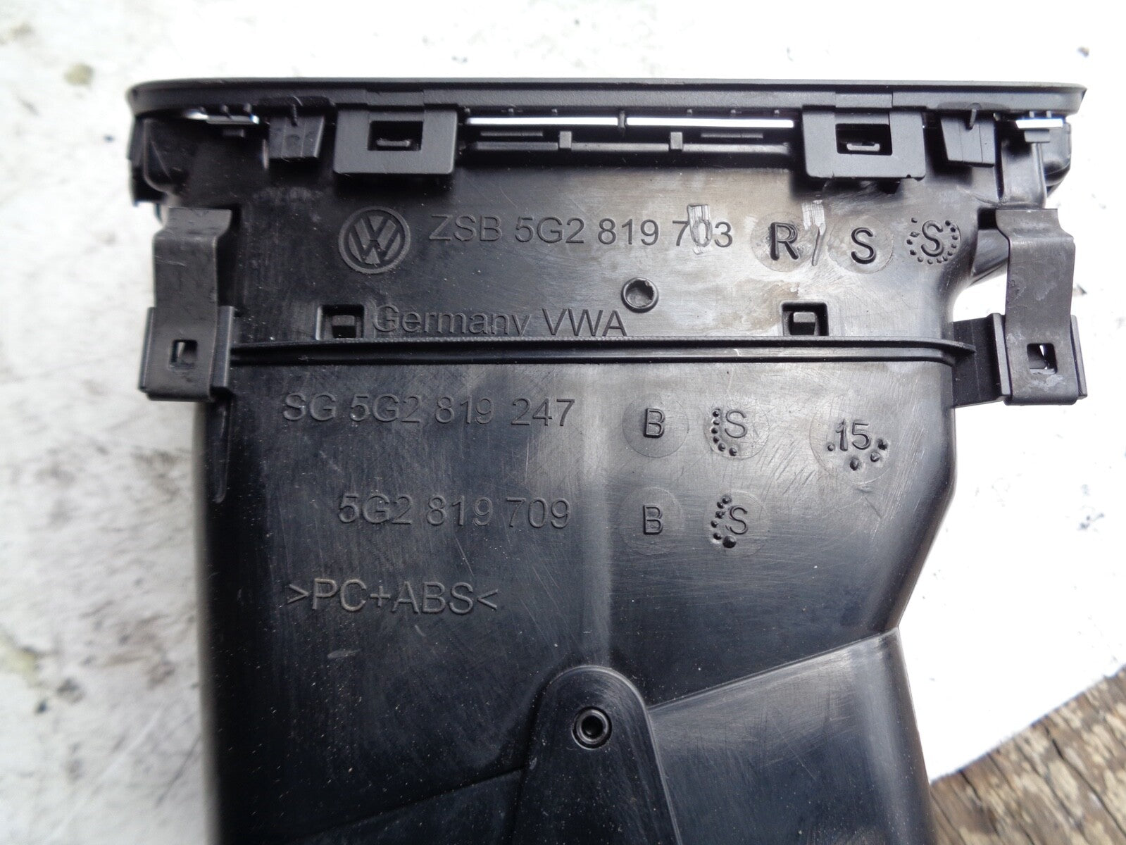 VW VOLKSWAGEN GOLF MK7 2015 PASSENGER LEFT SIDE DASHBOARD AIR VENT 5G2819709B