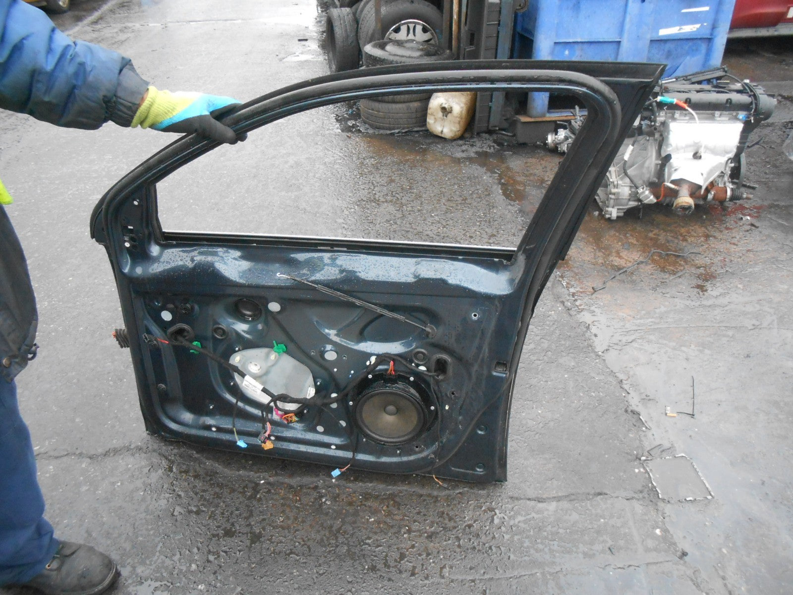 VW VOLKSWAGEN JETTA A5 1K5 (MK5) OSF DRIVER SIDE FRONT BARE DOOR SHELL BLUE