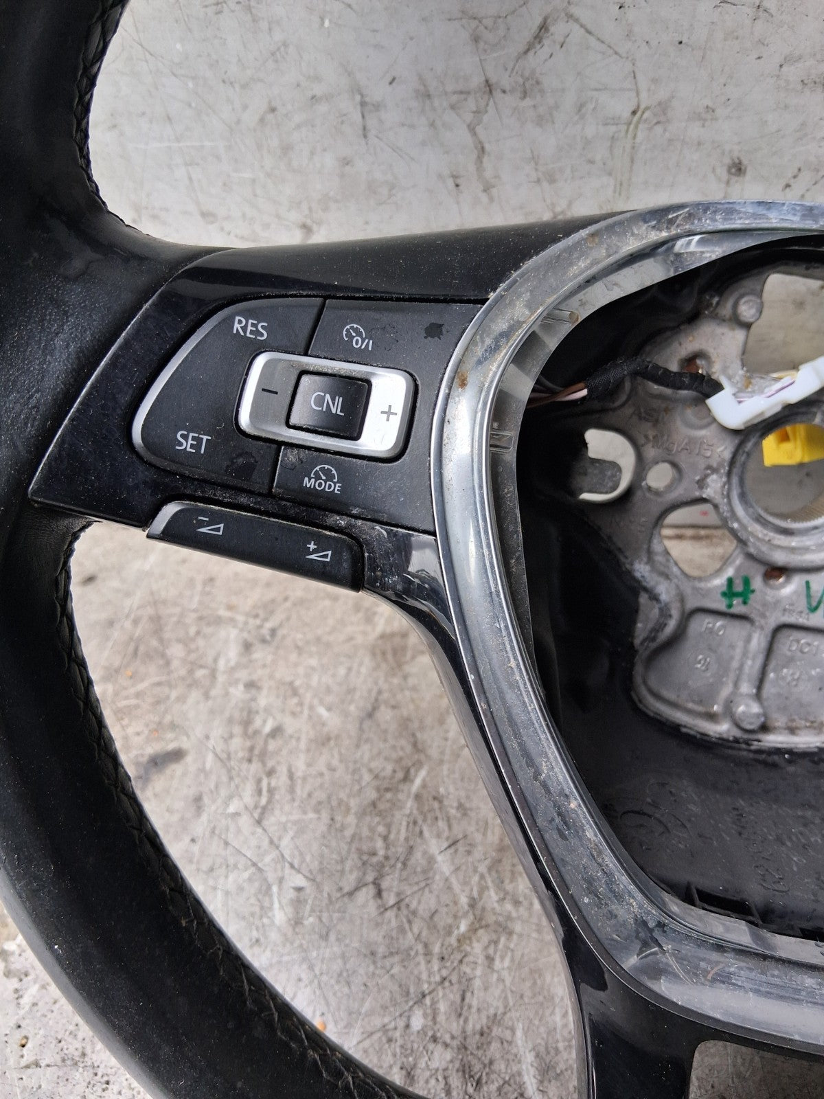 2016 VOLKSWAGEN GOLF MK7 MULTIFUNCTIONAL STEERING WHEEL 622995100A