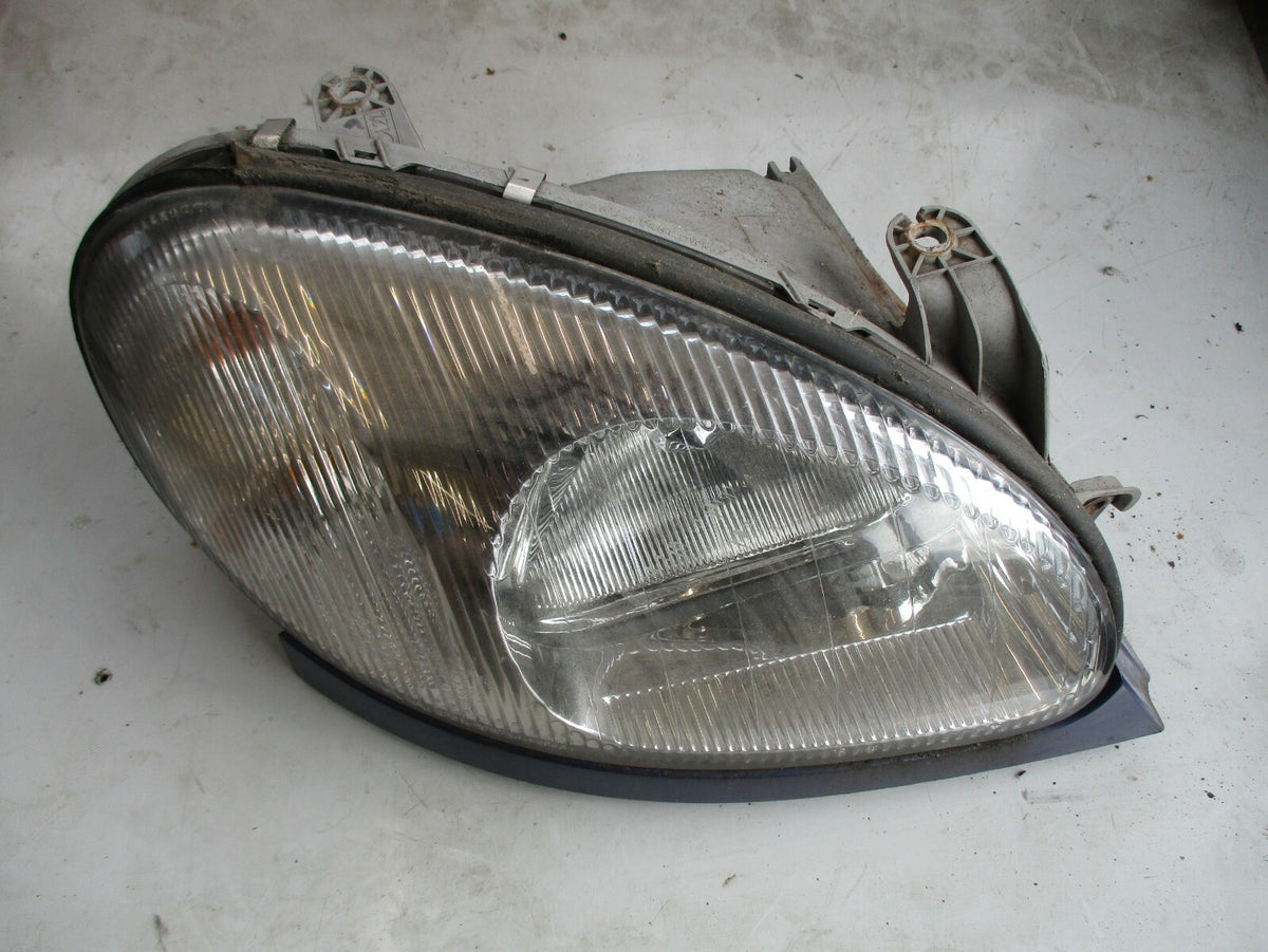 DAEWOO LANOS OSF DRIVER SIDE HEADLIGHT HEAD LAMP FRONT RIGHT WITH TRIM