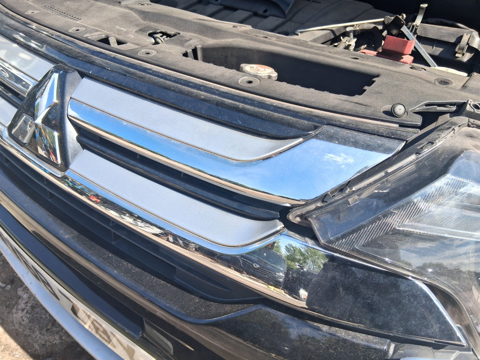 2018 MITSUBISHI OUTLANDER MK3 FACELIFT FRONT BUMPER RADIATOR GRILL BADGE CHROME