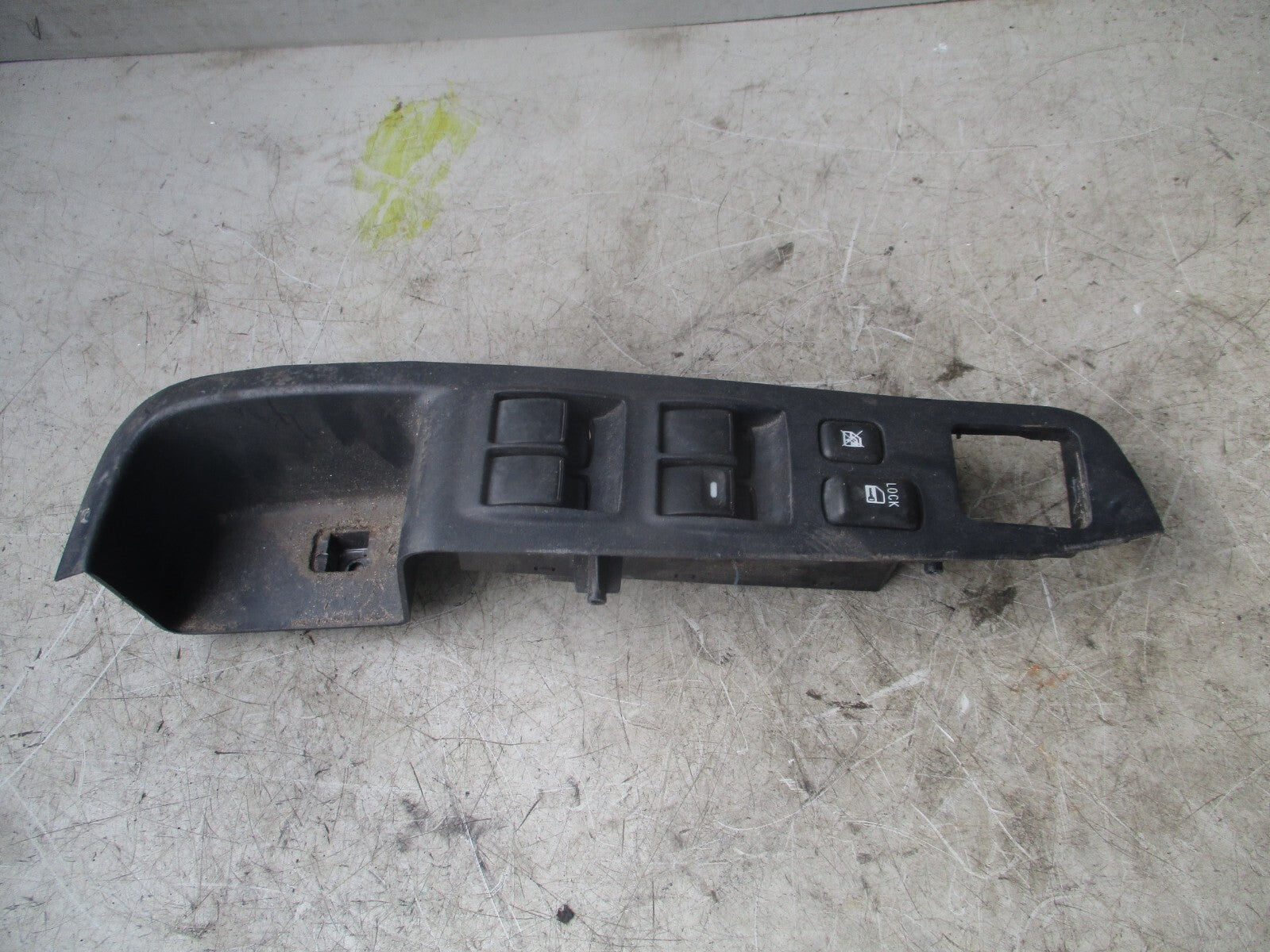 2008 MITSUBISHI OUTLANDER MK2 OSF DRIVER FRONT WINDOW CONTROL SWITCH 8608A147