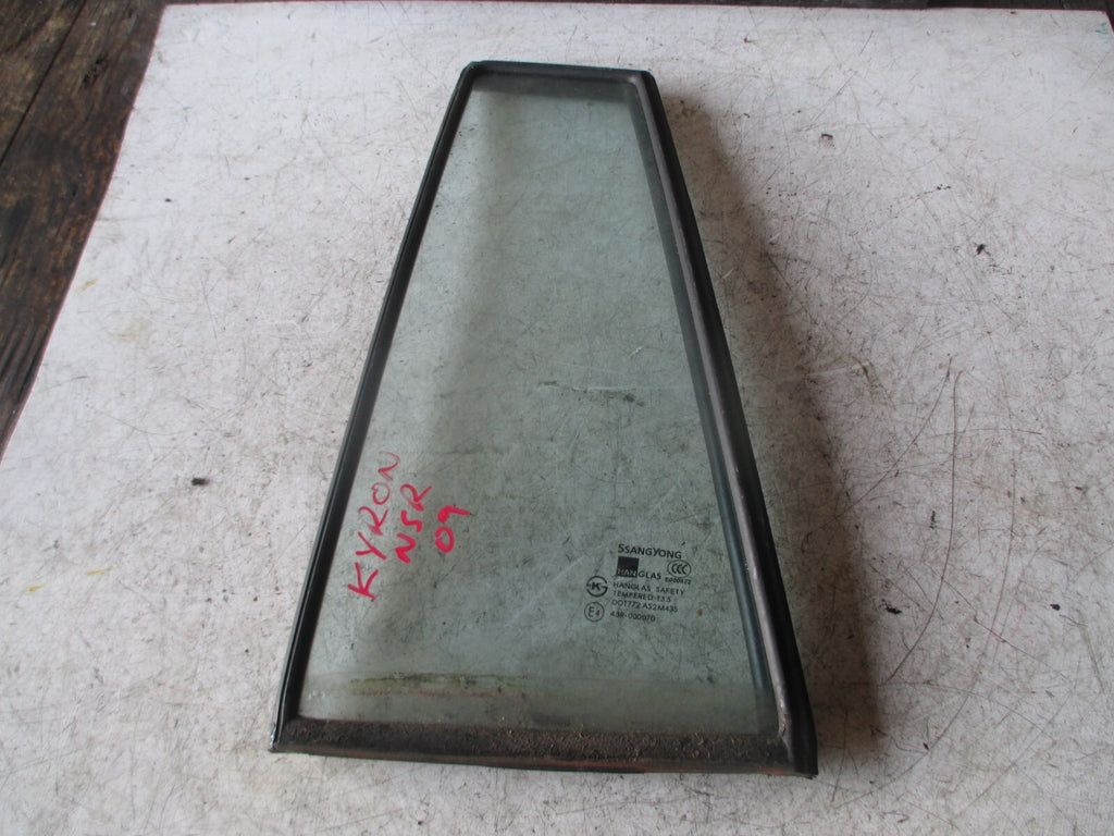 SSANGYONG KYRON 2009 5 DOOR NSR PASSENGER SIDE REAR QUARTER GLASS