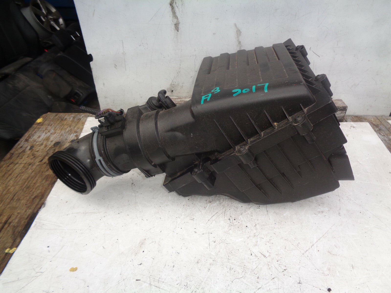 AUDI A3 2017 2.0 DIESEL AIR FILTER BOX + MAF SENSOR 5Q0129607AA
