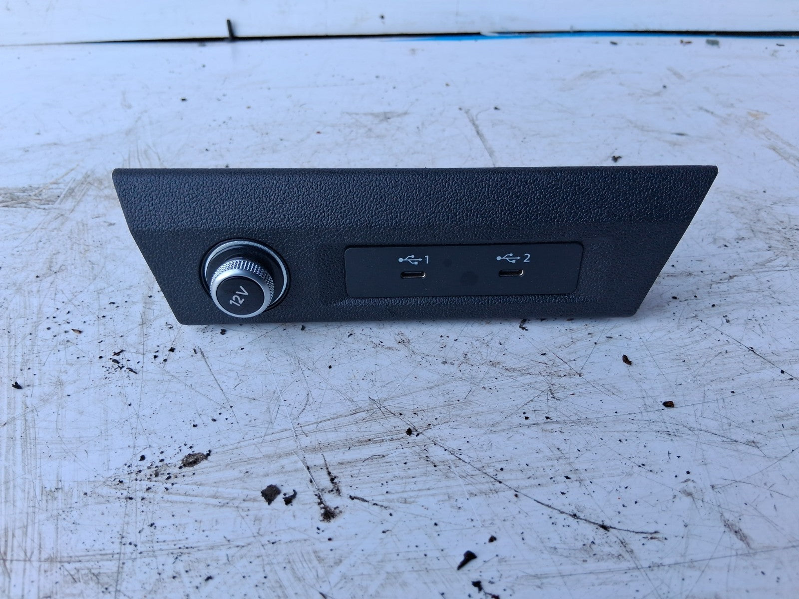 2024 AUDI A1 S LINE MK2 GB 12V POWER SOCKET USB PORT PANEL TRIM 82C863617
