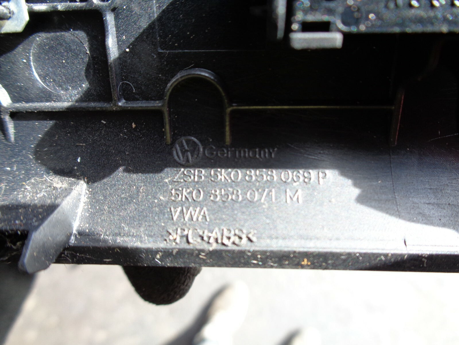 VW VOLKSWAGEN GOLF MK6 HEATER CONTROL SURROUND TRIM 5K0858071M