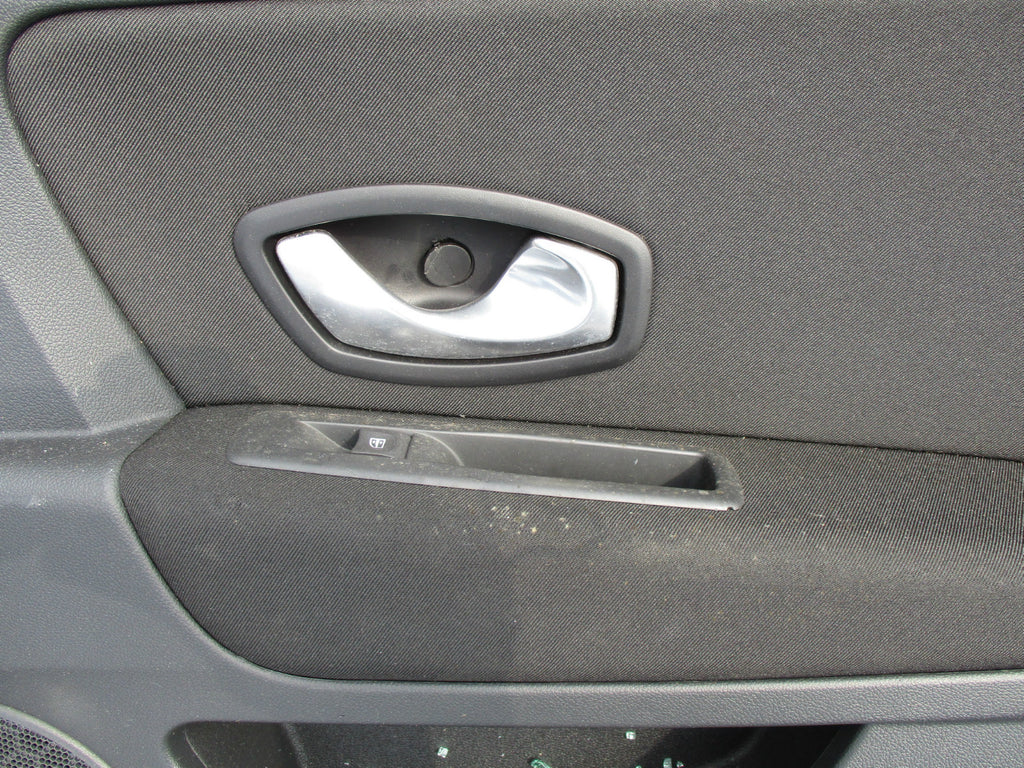 RENAULT LAGUNA MK3 2008 OSR DRIVER SIDE REAR PLASTIC DOOR CARD PANEL
