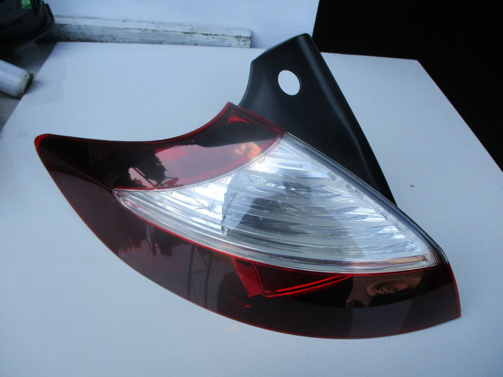 RENAULT MEGANE MK3 2015 NSR PASSENGER SIDE REAR BRAKE LIGHT CLUSTER 265550548R