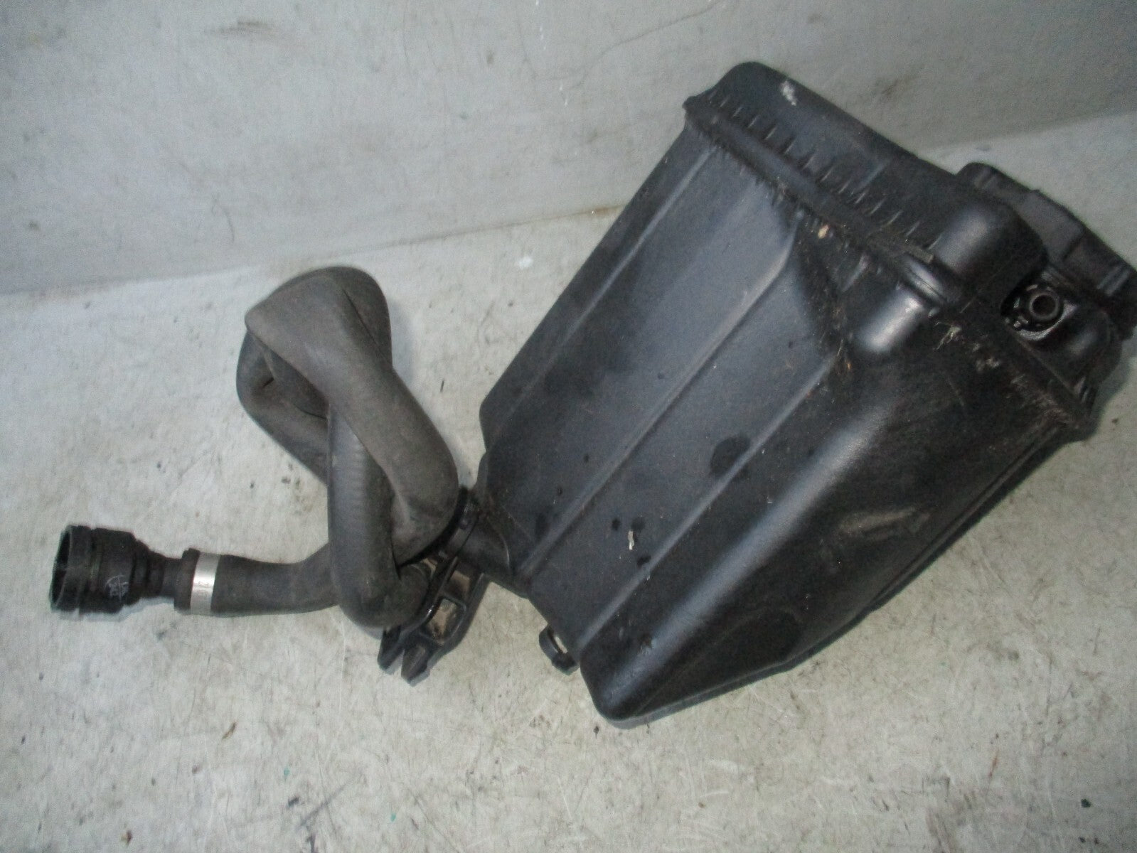 BMW 5 SERIES 2011 F10 COOLANT WATER OVERFLOW EXPANSION TANK 7601949