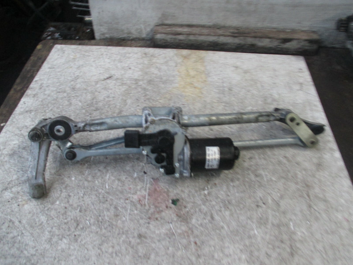 BMW 3 SERIES 2010 E90 FRONT WIPER MOTOR WITH LINKAGE 697826401