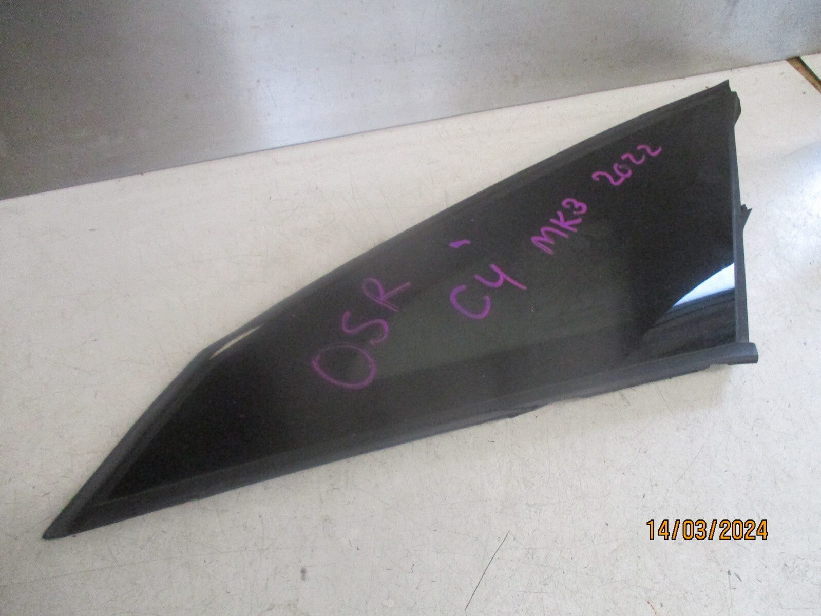 CITROEN C4 MK3 2022 OSR DRIVER SIDE REAR QUARTER WINDOW GLASS TINTED