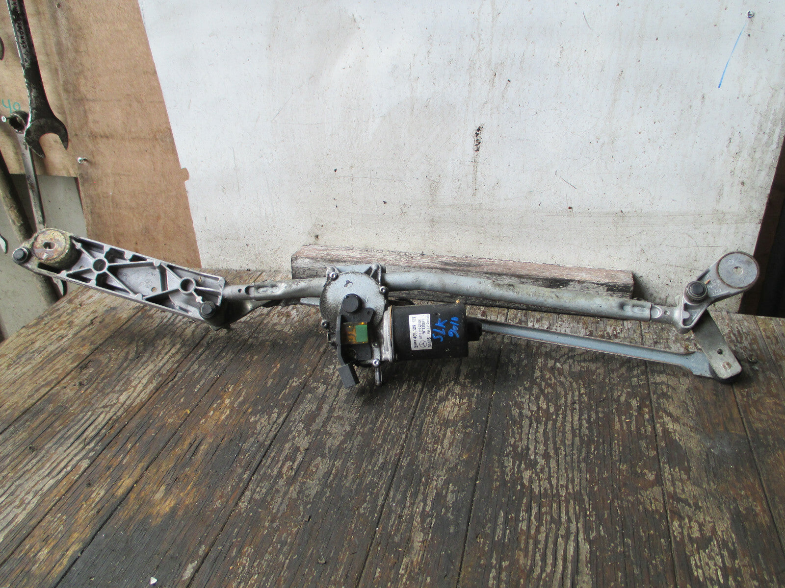 MERCEDES BENZ SLK R171 2010 FRONT WINDSCREEN WIPER MOTOR & LINKAGE A1718202342