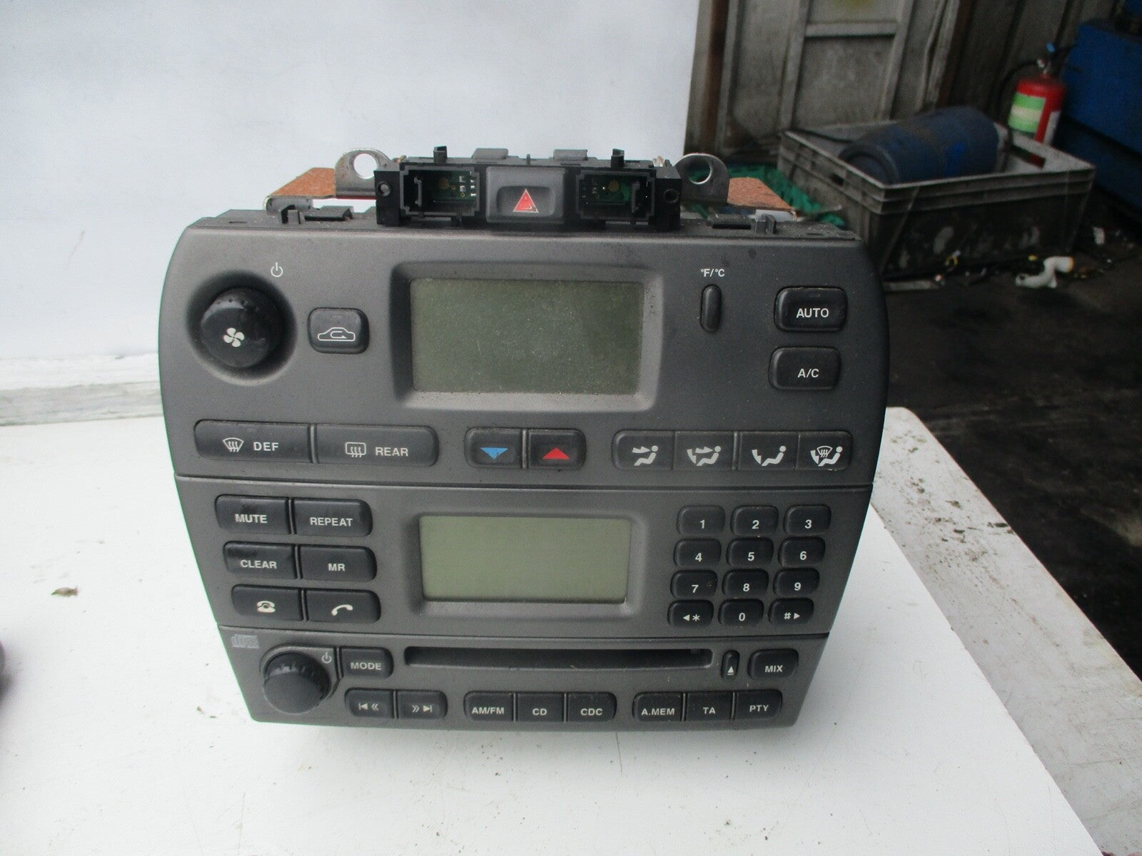 JAGUAR S TYPE 2003 HEATER CLIMATE CASSETTE PLAYER HEAD UNIT 4X4R 18B876 AC