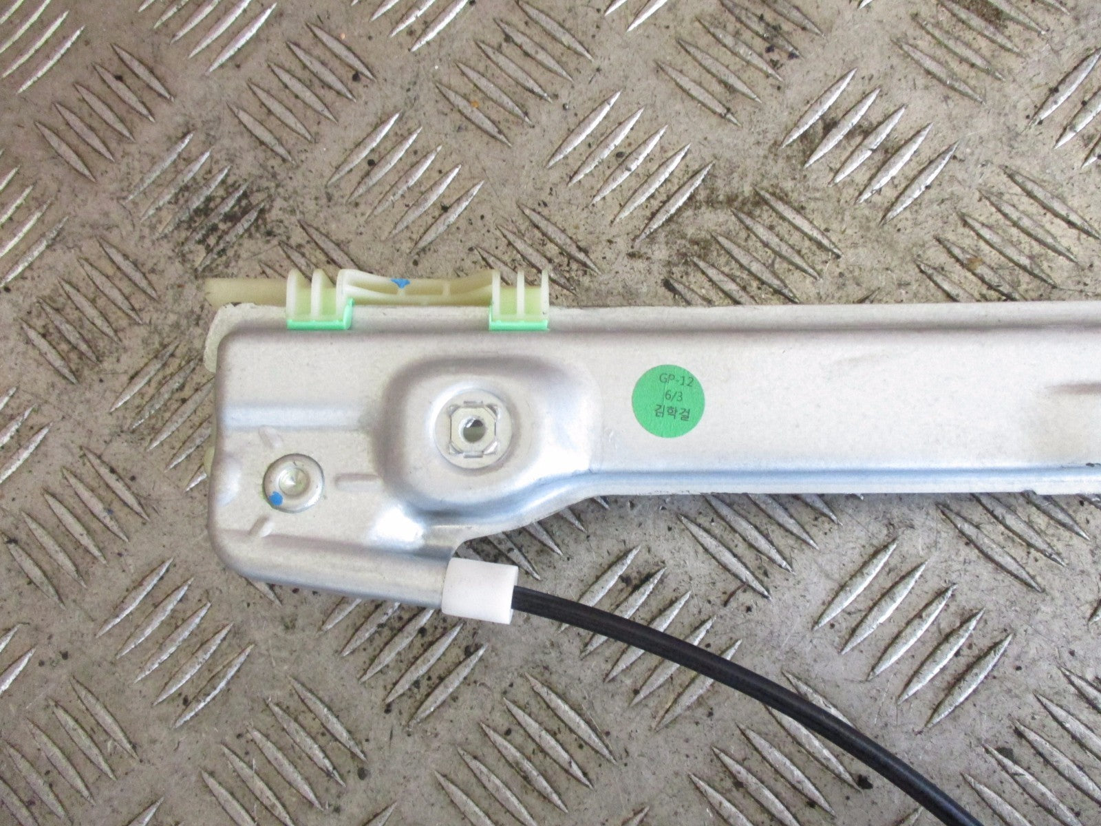 VAUXHALL VIVA 2015 OSR DRIVER SIDE REAR MANUAL WINDOW REGULATOR MECHANISM
