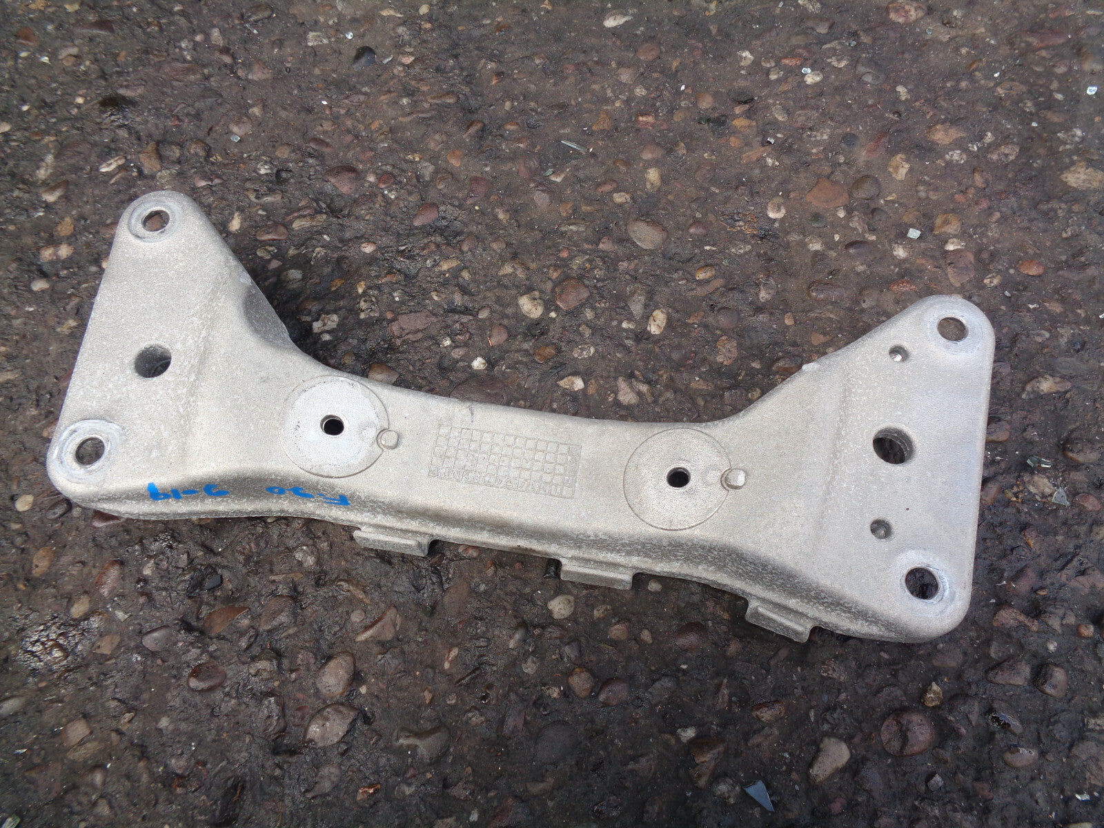 BMW 1 SERIES F20 2019 LCI 2.0 PETROL AUTOMATIC GEARBOX MOUNT BRACKET 9859417