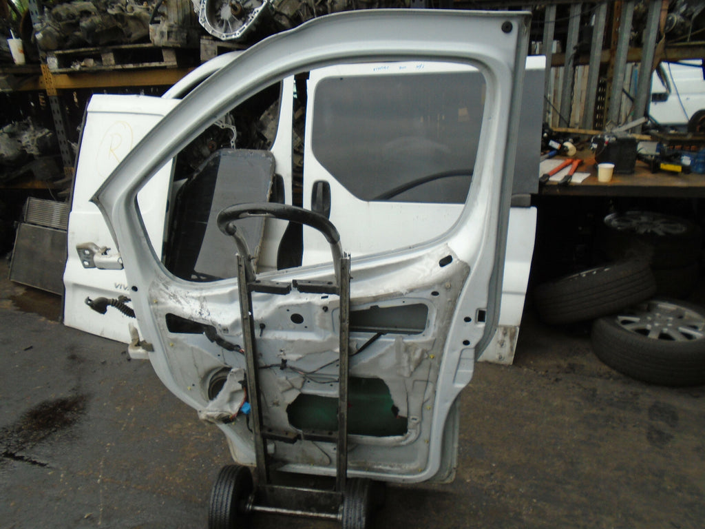 VAUXHALL VIVARO MK1 2011 OSF DRIVER SIDE FRONT DOOR WHITE