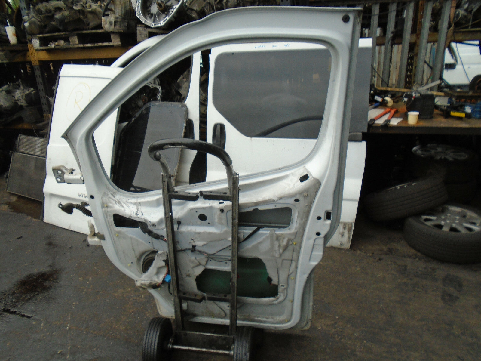 VAUXHALL VIVARO MK1 2011 OSF DRIVER SIDE FRONT DOOR WHITE