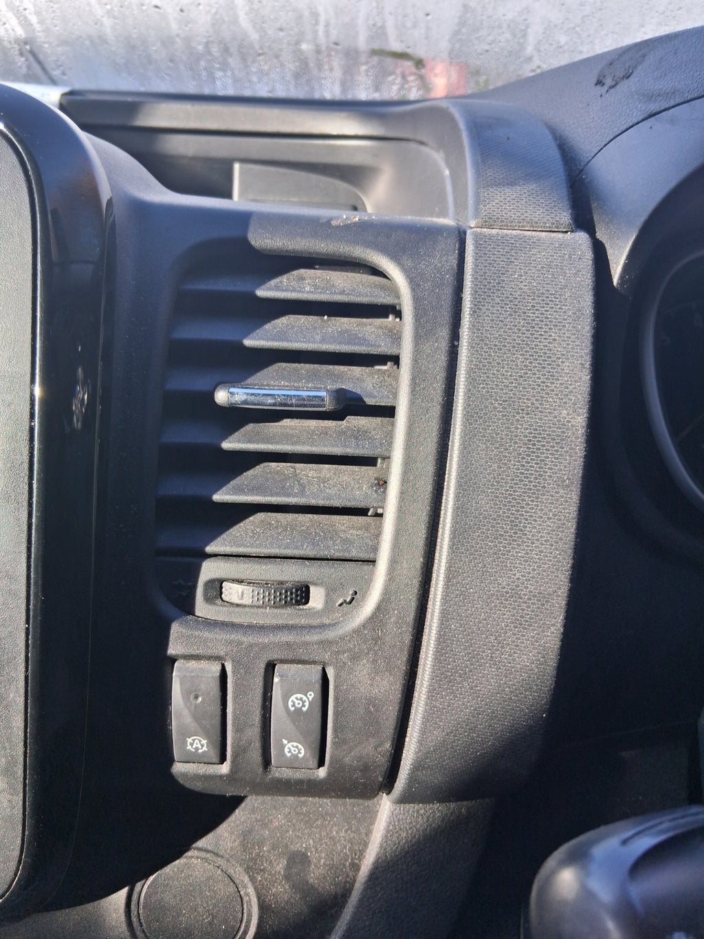 2017 VAUXHALL VIVARO MK2 BOTH FRONT DASHBOARD CENTRE  AIR VENTS
