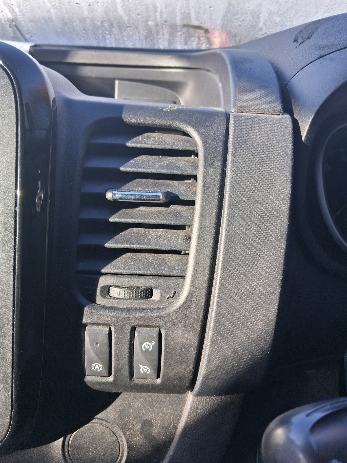 2017 VAUXHALL VIVARO MK2 BOTH FRONT DASHBOARD CENTRE  AIR VENTS